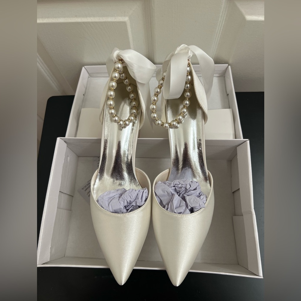 Women's Pointed Toe Pearl Wedding Shoes for Bride